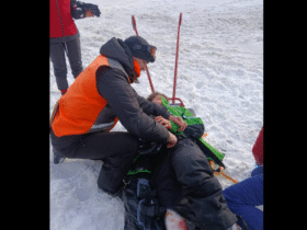 чоловіки, дія, сніг