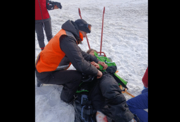 чоловіки, дія, сніг