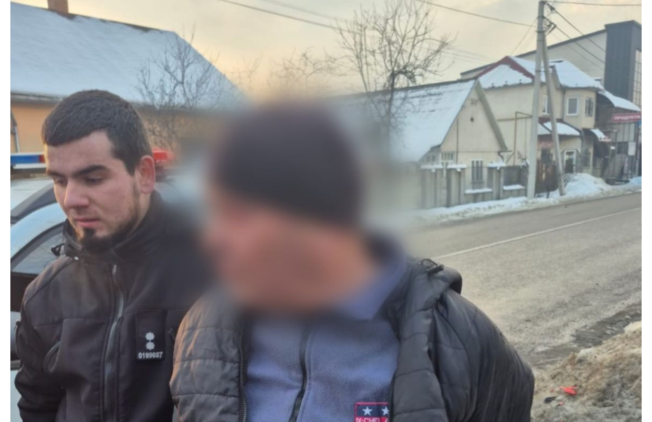 чоловіки, арешт