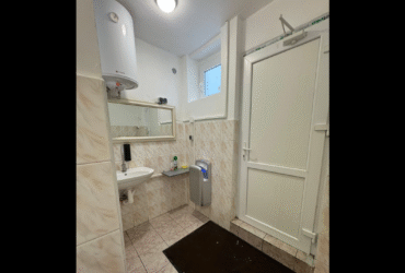 кімната, двері, дзеркало