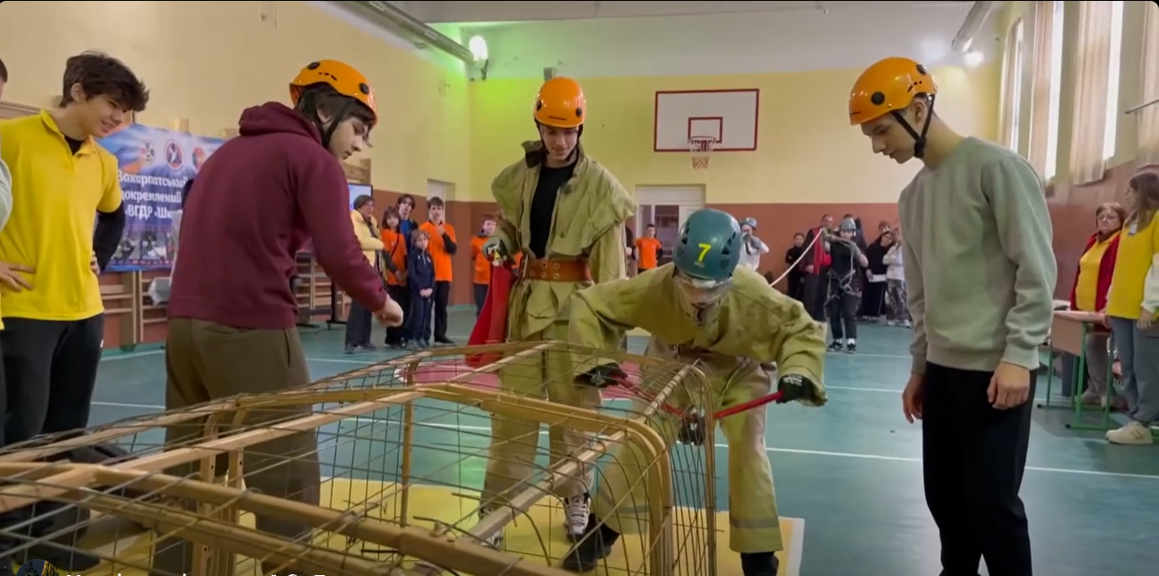 підлітки, подія, спортзал