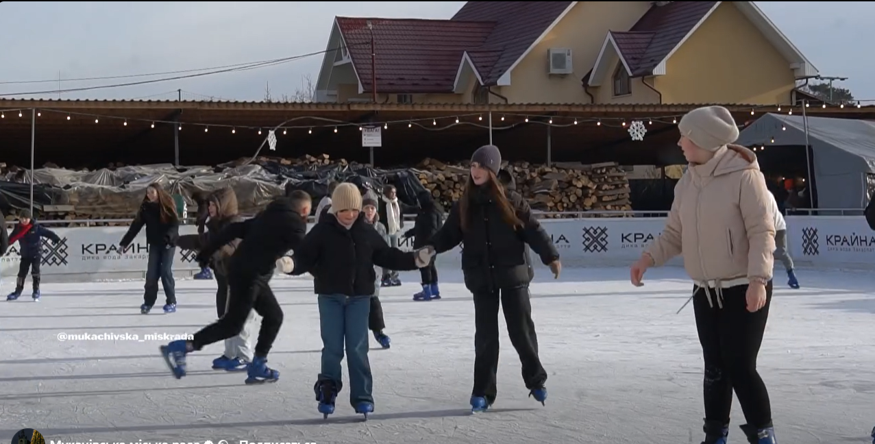 діти, стадіон, ковзанка