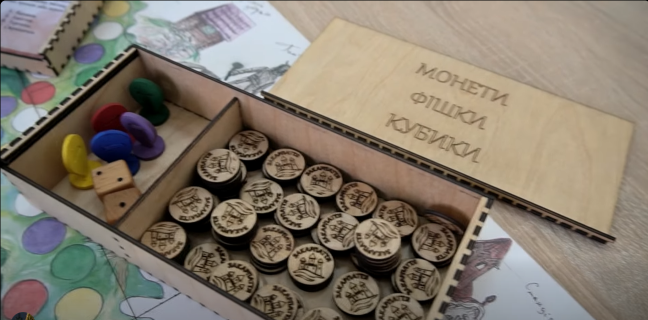 коробка, фішки