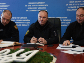 чоловіки, посадовці, стіл