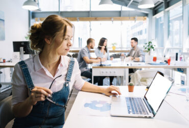 молодь робота