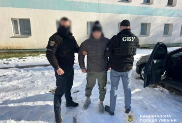 чоловіки, будинок сніг