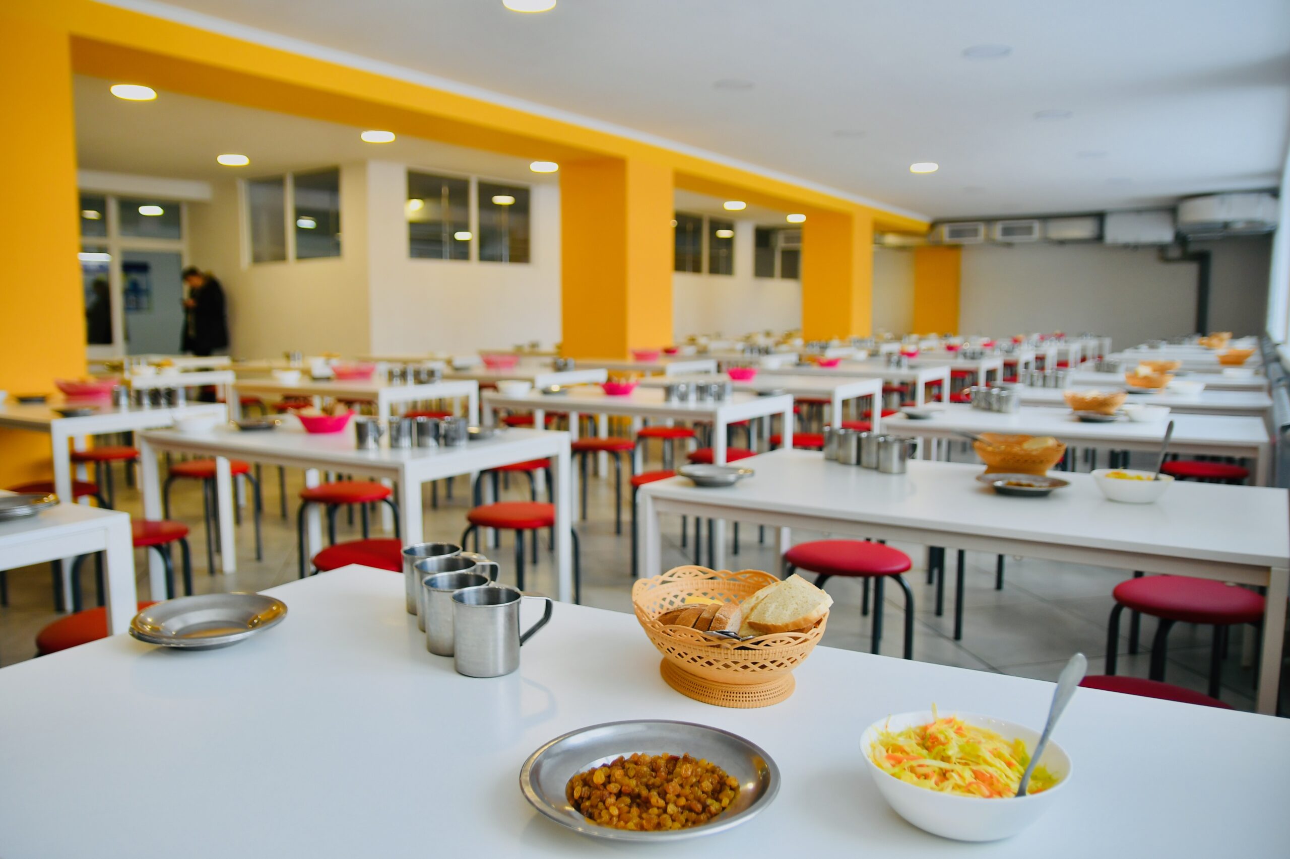 шкільних їдалень