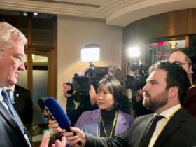 чоловіки, дія, приміщення