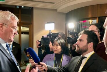 чоловіки, дія, приміщення