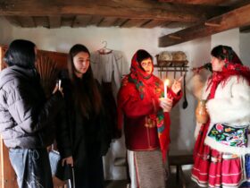 жінки, свічка, подія