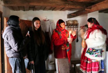 жінки, свічка, подія