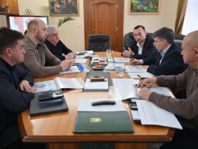 люди, кабінет, стіл