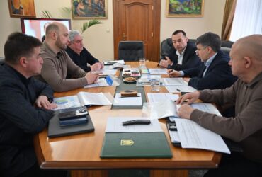 люди, кабінет, стіл