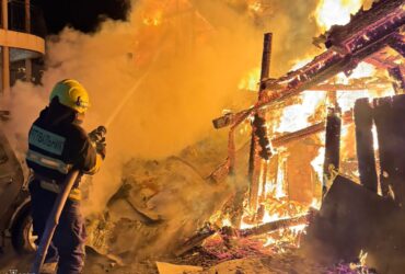 полум'я, пожежник