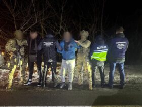 чоловіки, арешт