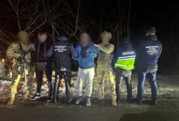 чоловіки, арешт