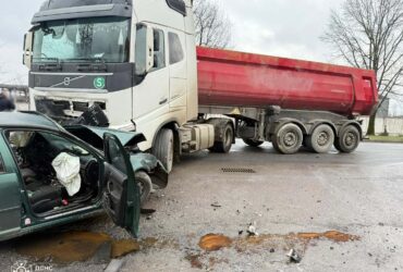 автівки, зіткнення, дорога