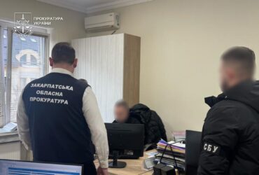 чоловіки, кабінет, шкаф