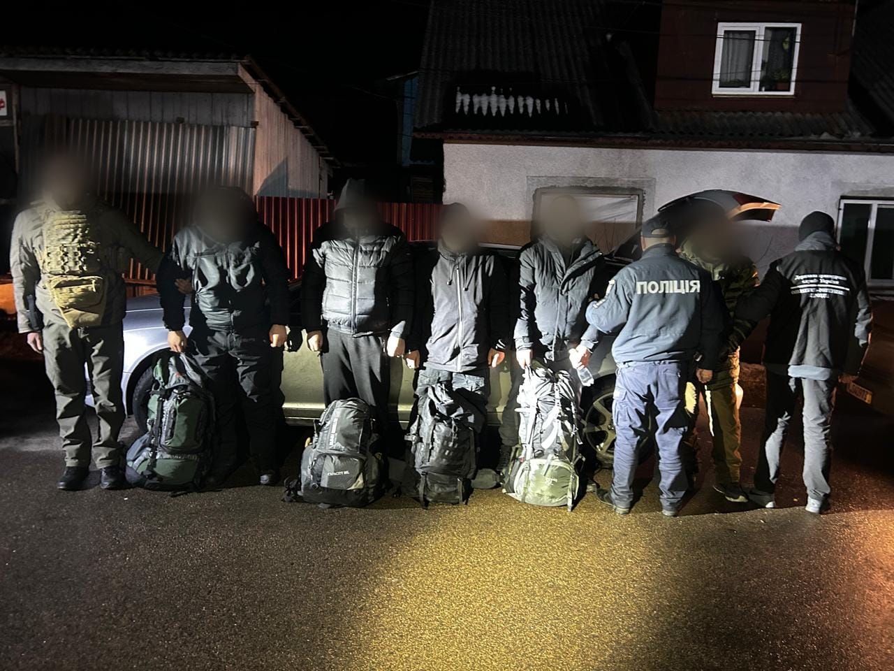 чоловіки, арешт