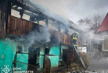 споруда, дим , вогнеборці