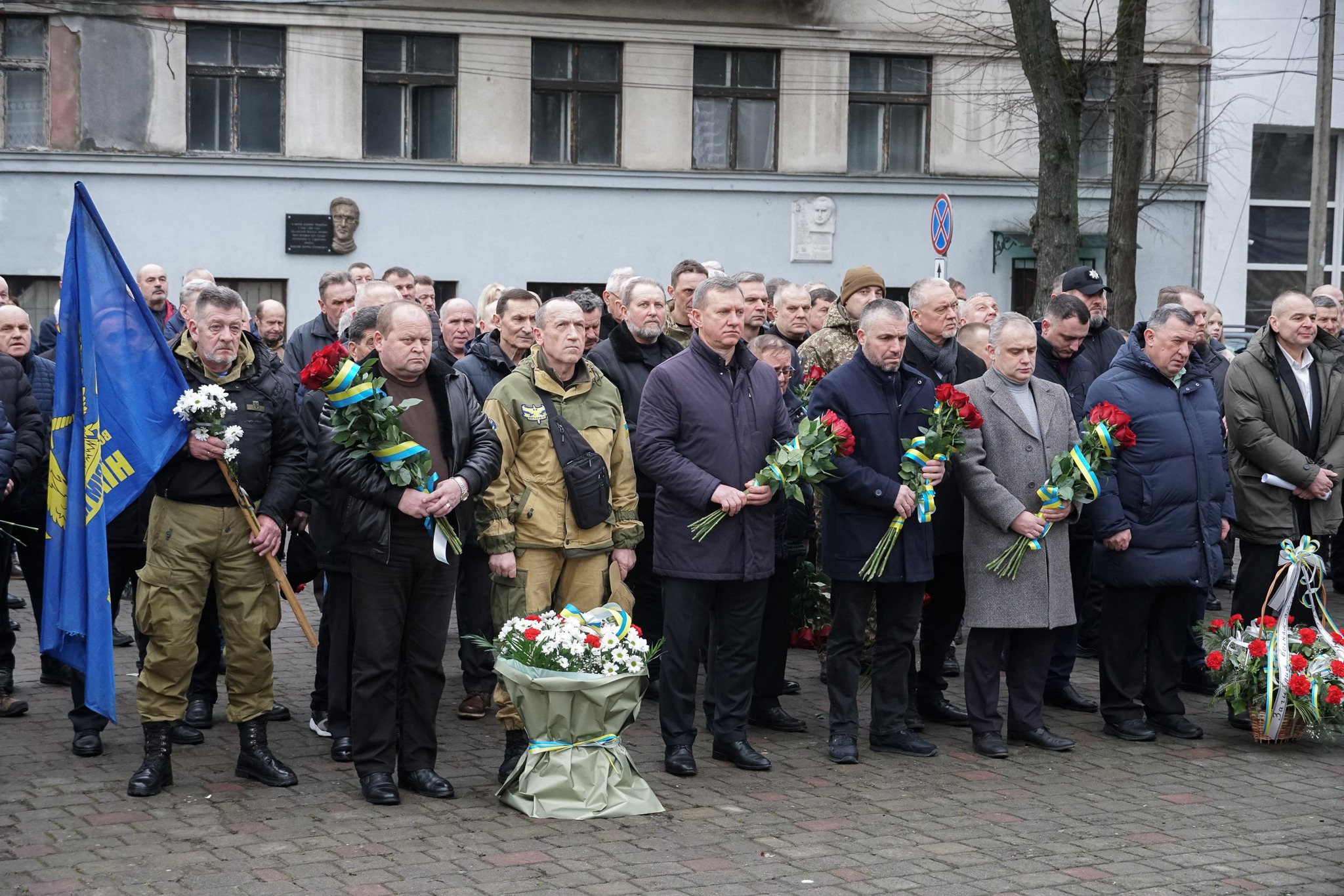 люди, квіти, дія