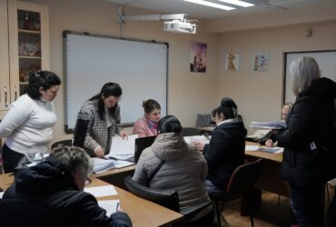 люди, столи, кабінет