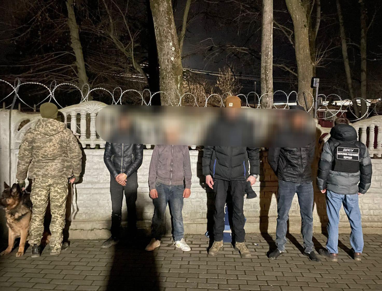 чоловіки, арешт