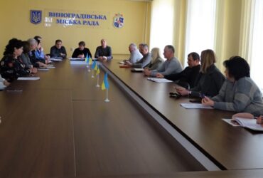 люди, кабінет, стіл