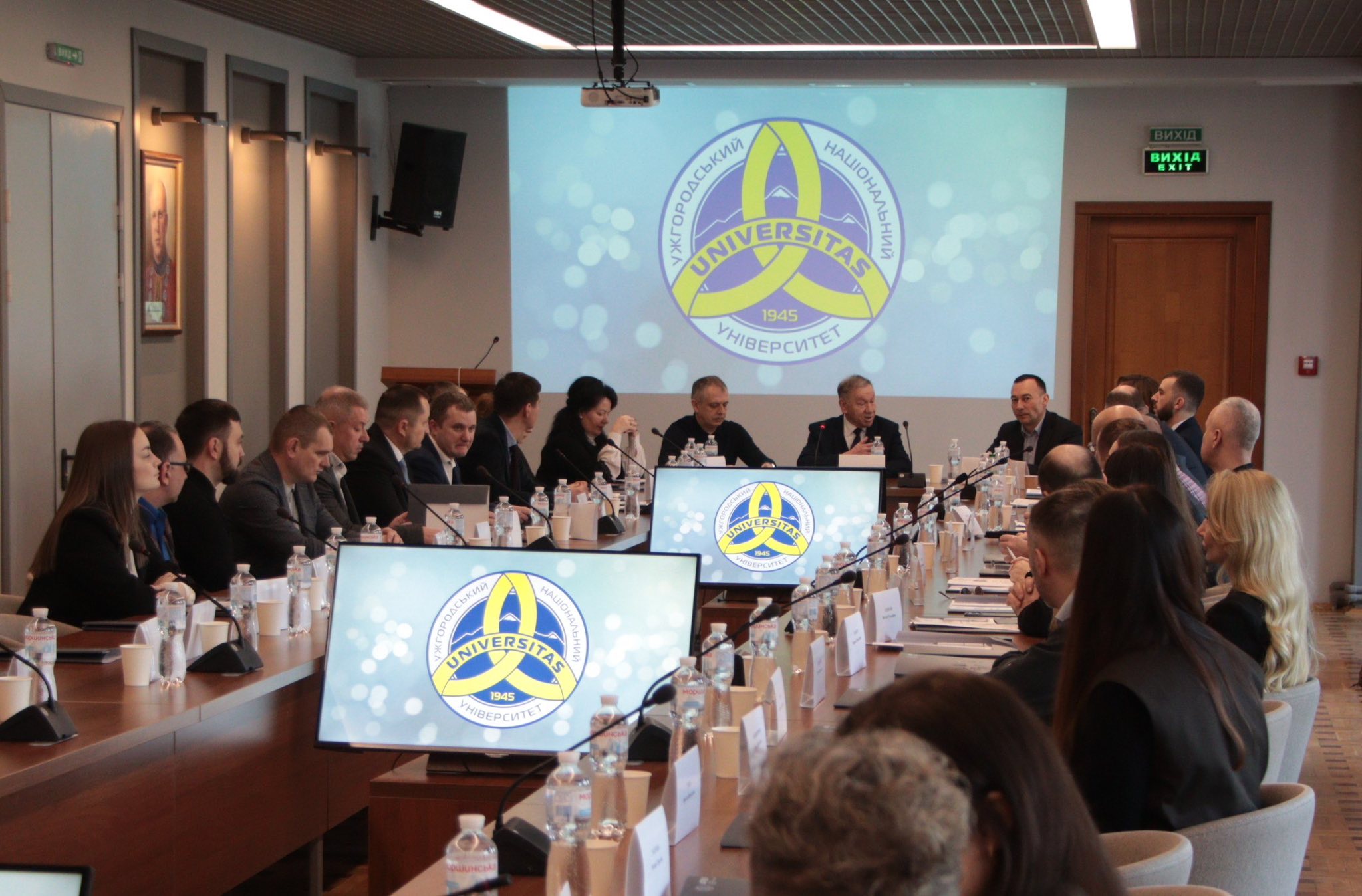 люди, кабінет, подія