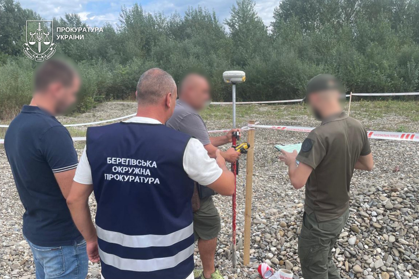 чоловіки, галявина, ліс