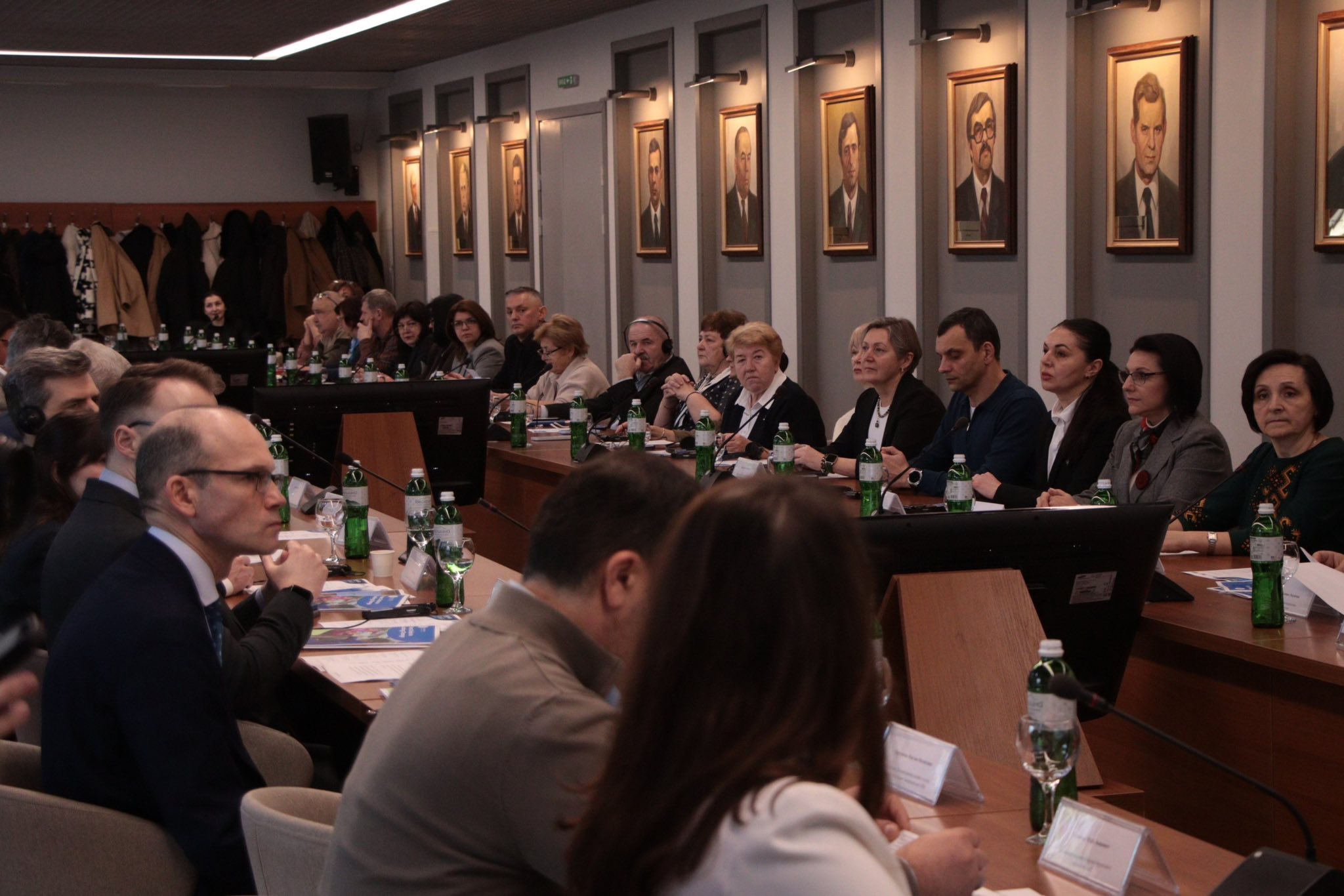 люди, приміщення, подія