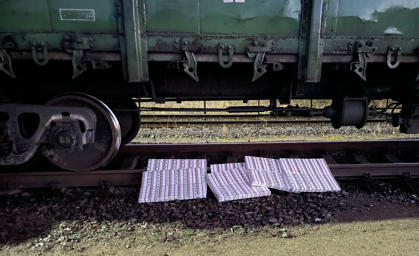 ВАГОН, ПАКУНКИ, РЕЙКИ