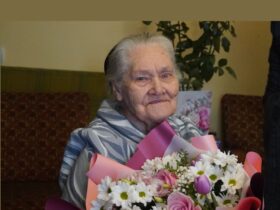 жінка, квіти