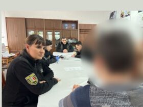 кабінет, правоохоронці, хлопець