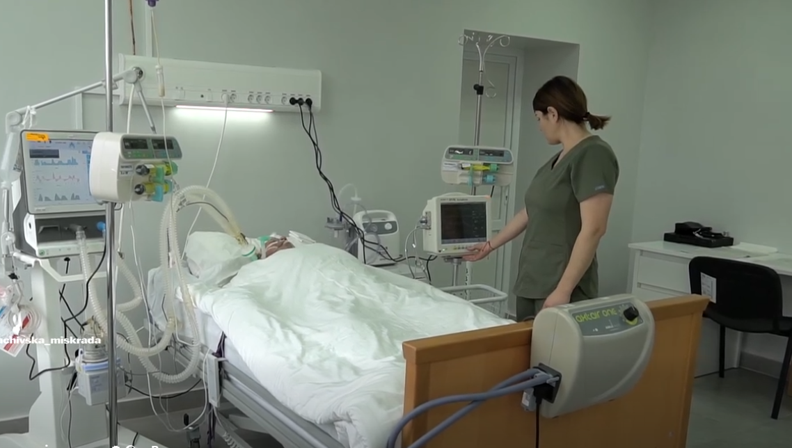 палата, медичне обладнання, жінка