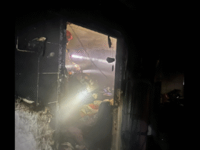 пройма дверей, дим, ніч