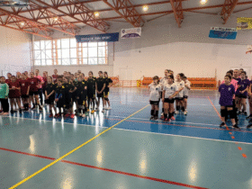 діти, спортивний зал, команди