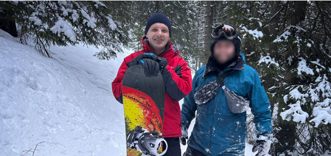 чоловіки,ліс, сніг