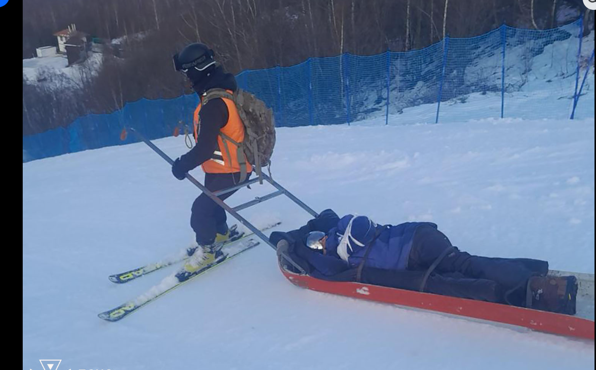 рятувальник, потерпілий, лижі, сніг