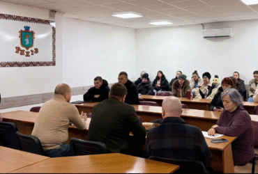 люди, прміщення, столи