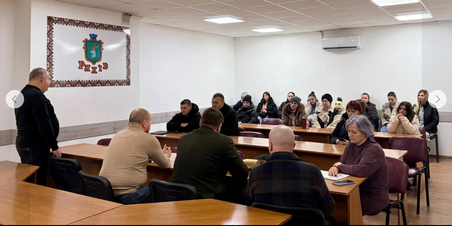 люди, прміщення, столи