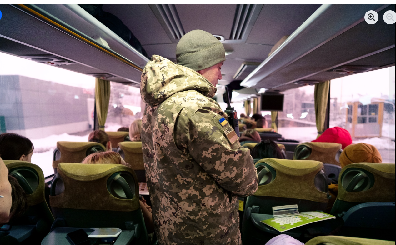 правоохоронець, автобус, пасажири