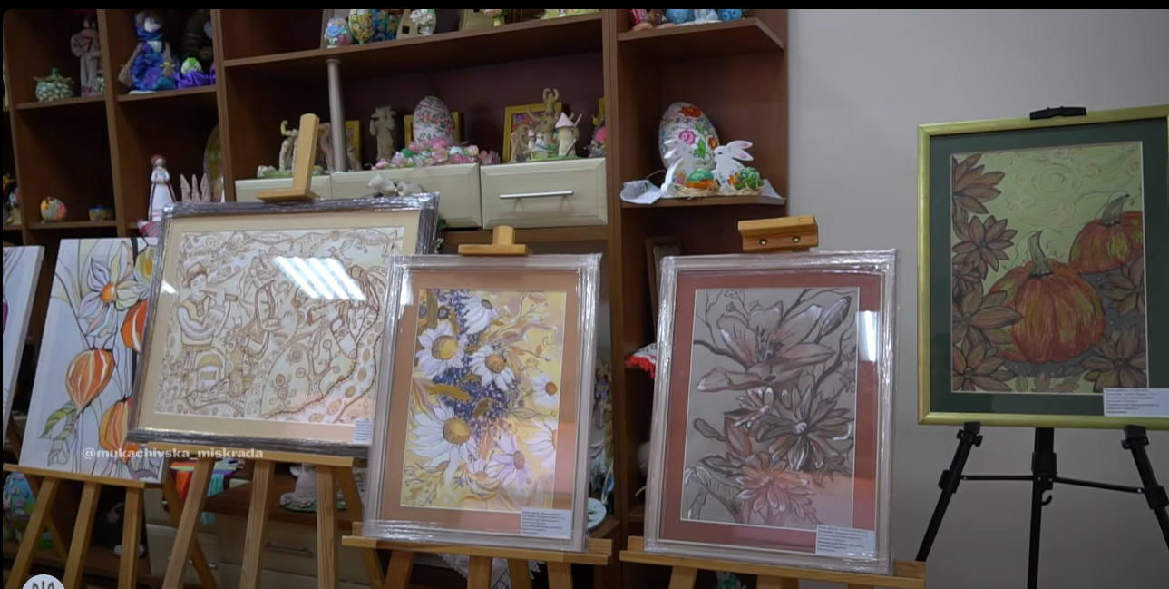 стіна, картини