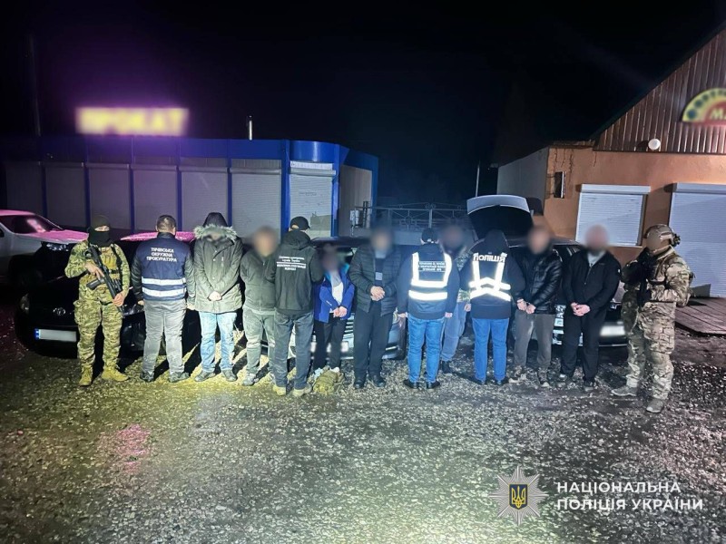 чоловіки, арешт