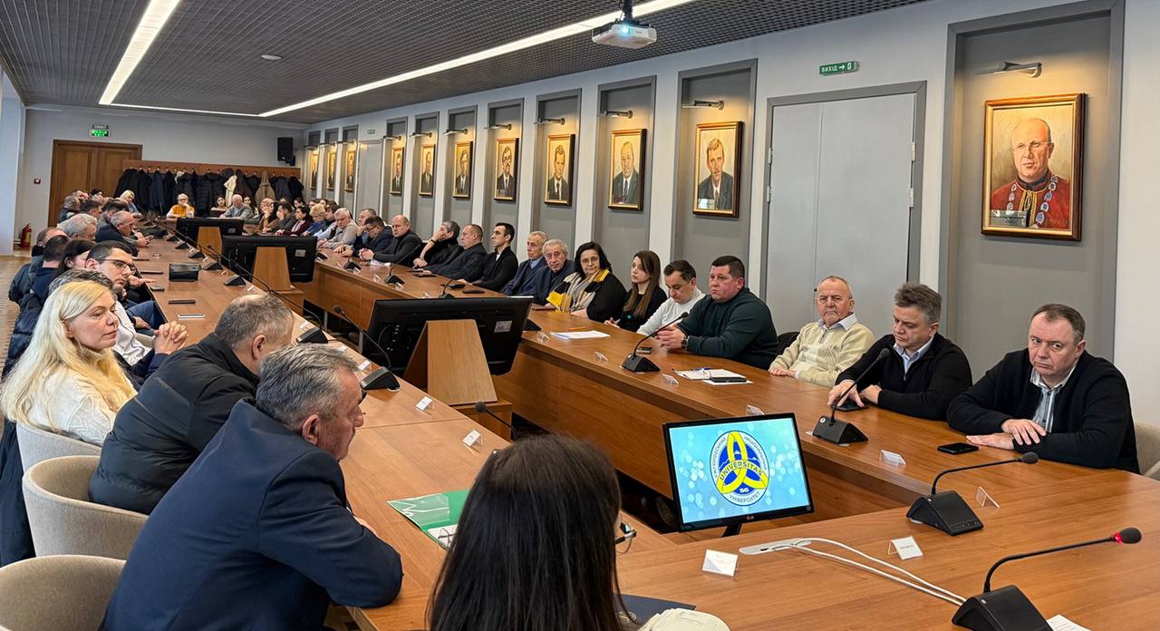 люди, стіл, кабінет