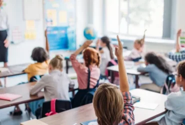 оновлює мережу шкіл та ліцеїв