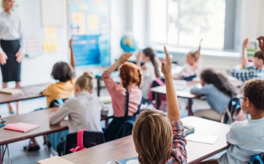 оновлює мережу шкіл та ліцеїв