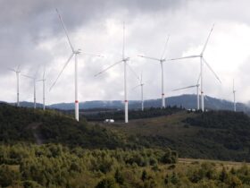 вітряки, гори, небо