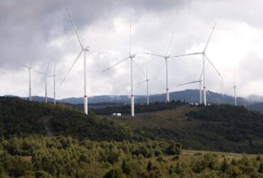 вітряки, гори, небо