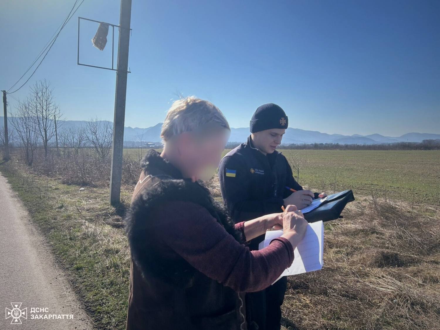 чоловік, жінка, поле, документи